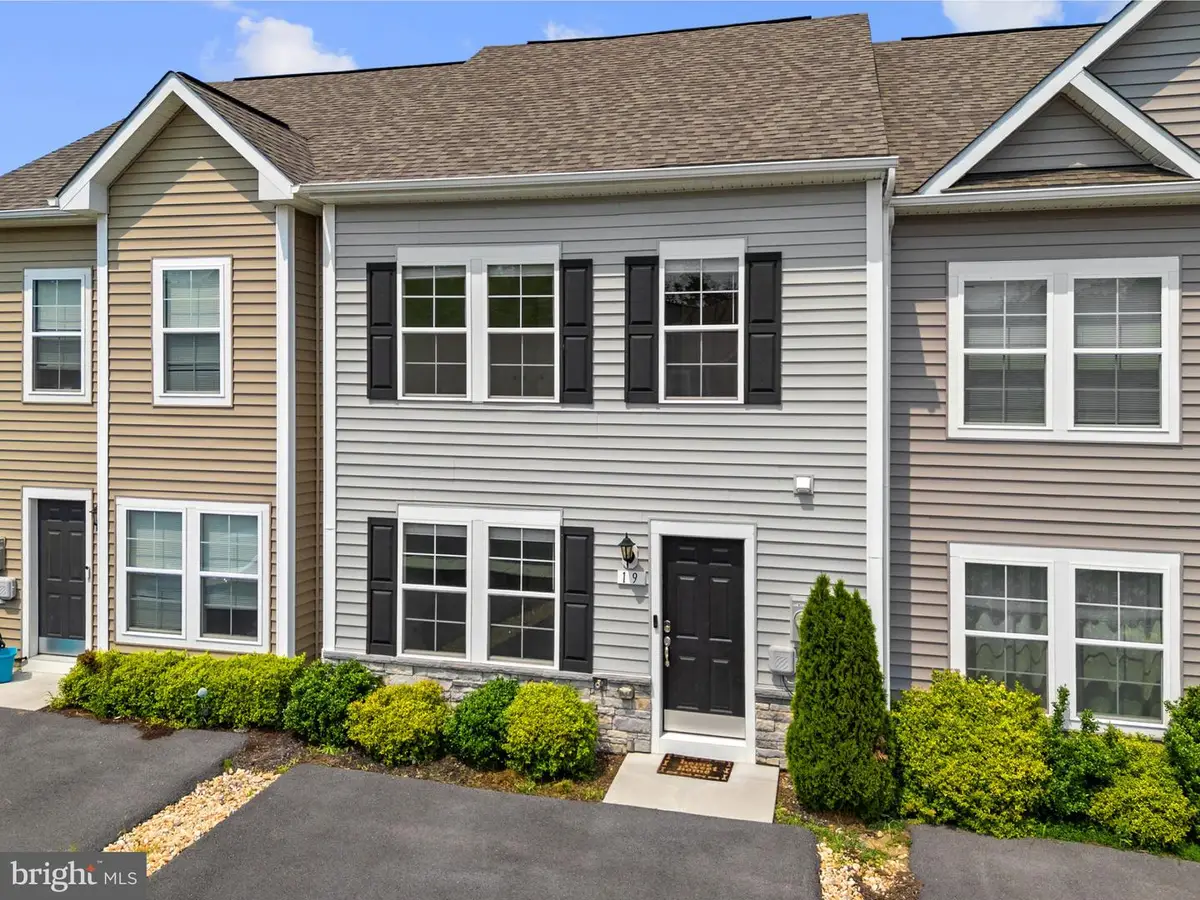 19 Loblolly Dr, Bunker Hill, WV 25413 - #1