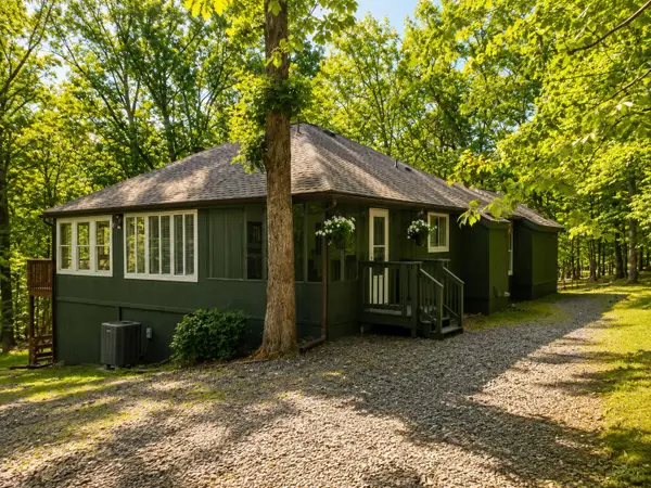 36 Snowflake Ln, HEDGESVILLE, WV 25427