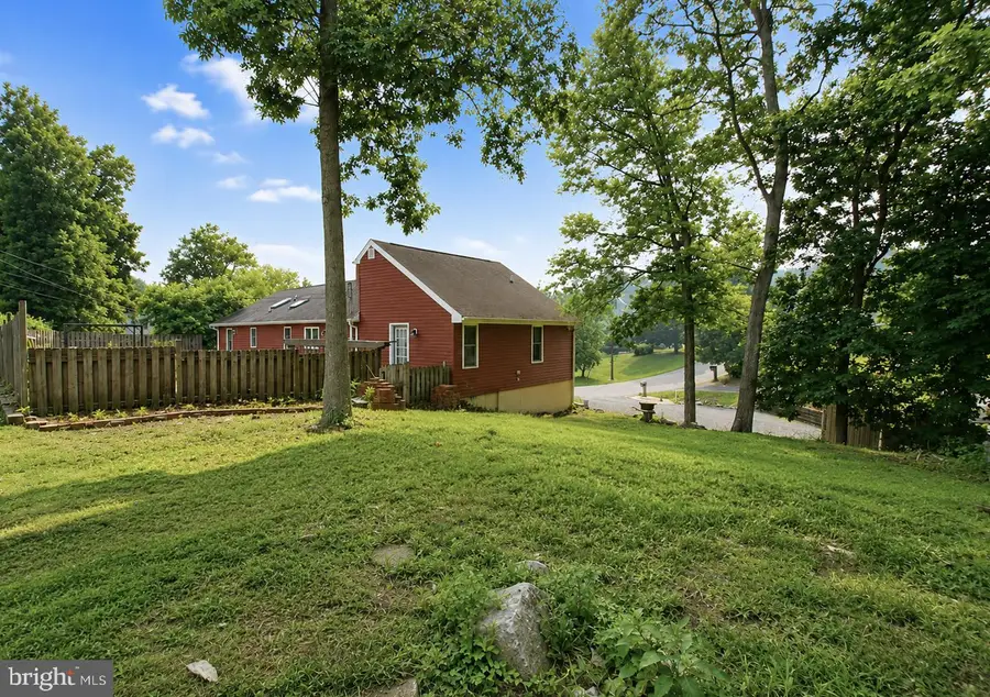 806 Mulberry Dr, Martinsburg, WV 25401 - #2