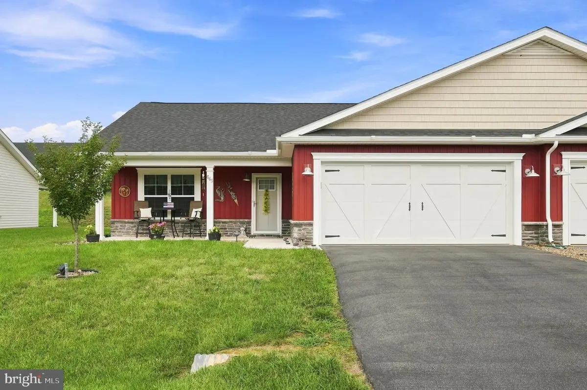 665 Dripping Spring Dr, Hedgesville, WV 25427 - #1