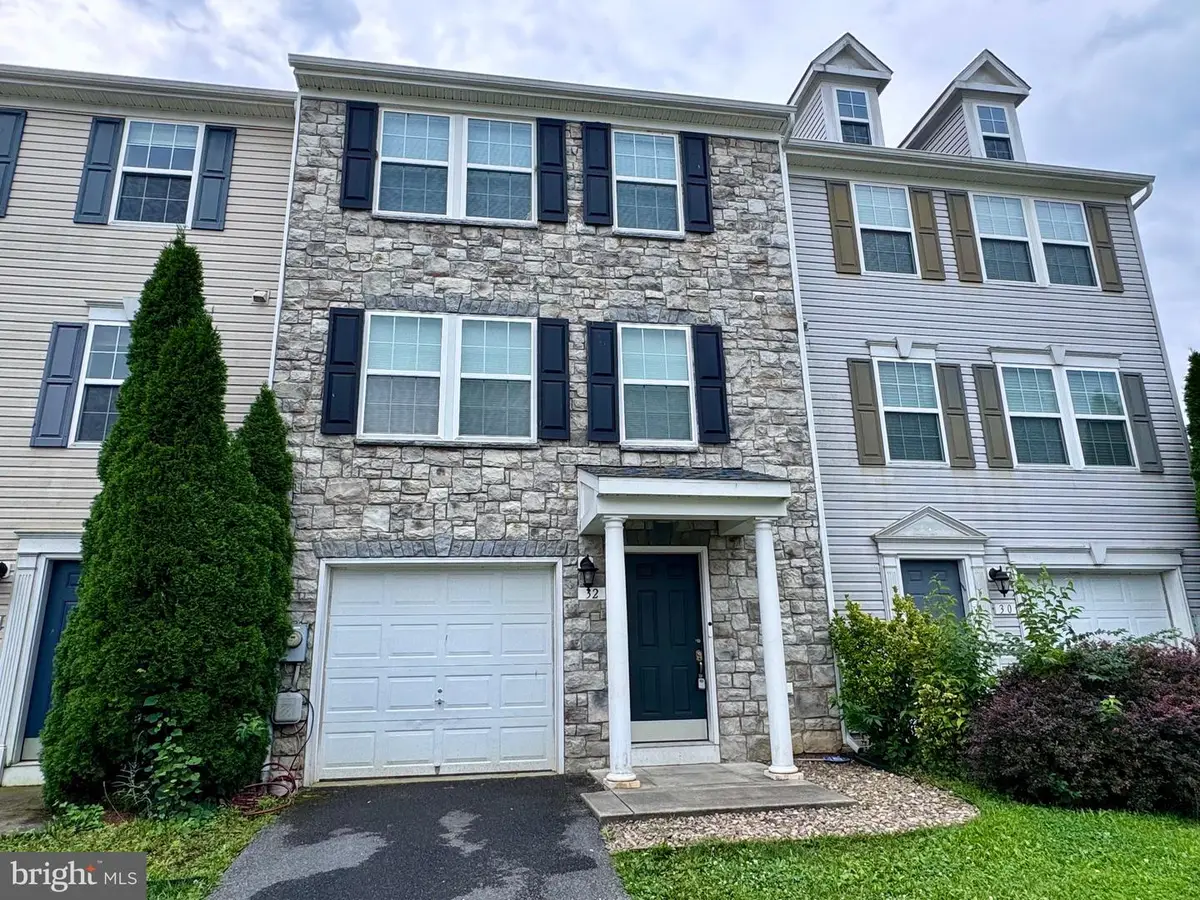 32 Lombard Ln, Bunker Hill, WV 25413 - #1