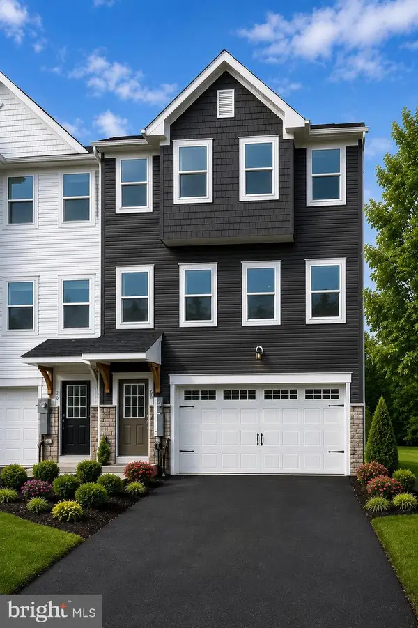 16 Lyriq Ct, INWOOD, WV 25428