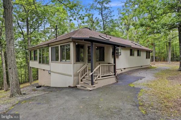 22 Liskey Ln, HEDGESVILLE, WV 25427