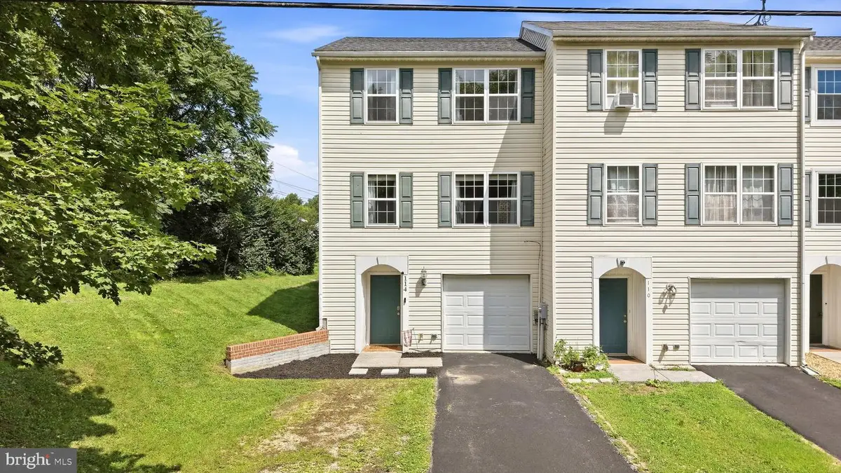 114 Sir Washington St, Inwood, WV 25428 - #1