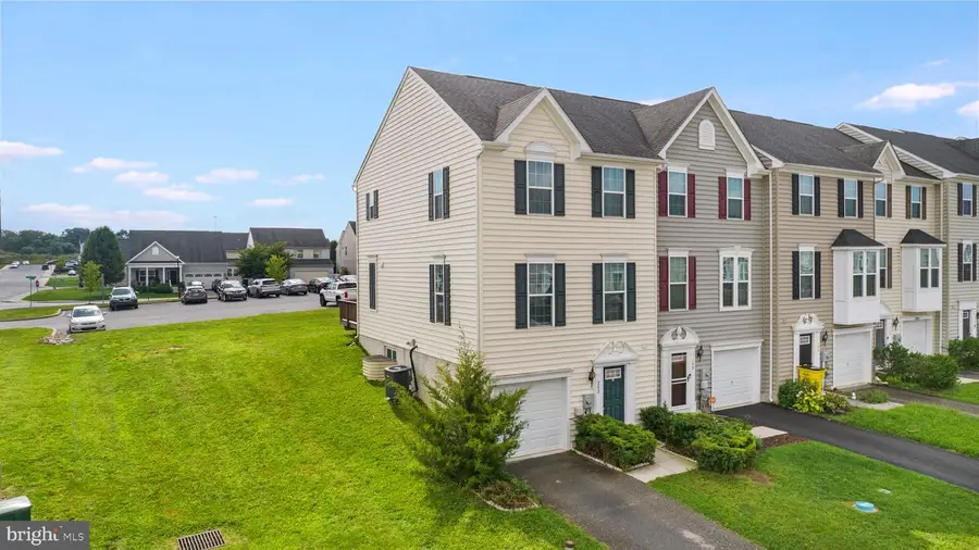 202 Norwood Dr, Falling Waters, WV 25419 - #3