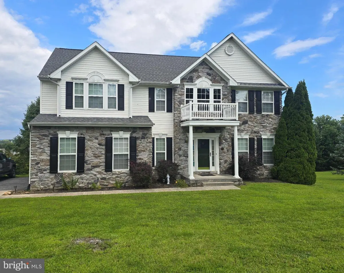 70 Paradise Valley Rd, Falling Waters, WV 25419 - #1