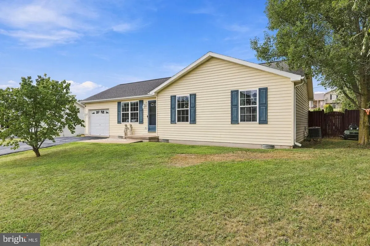27 Swaying Pine Ct, Bunker Hill, WV 25413 - #1