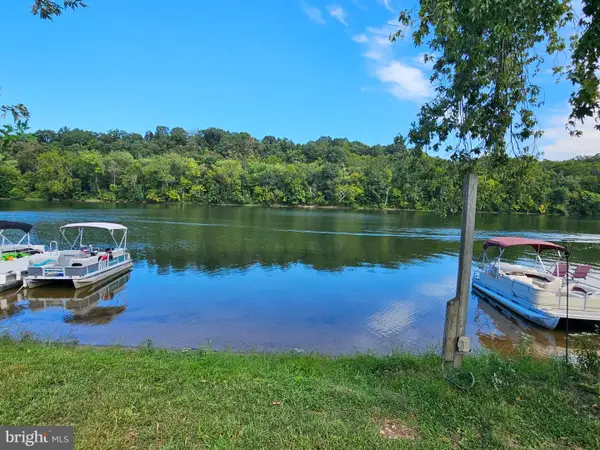 River Park Bnd, FALLING WATERS, WV 25419