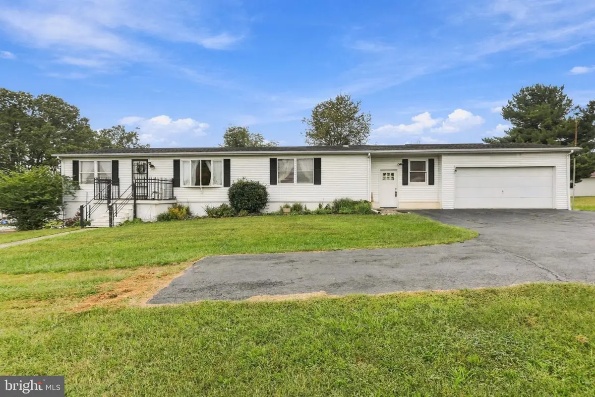 329 Davis Dr, Martinsburg, WV 25404 - #1