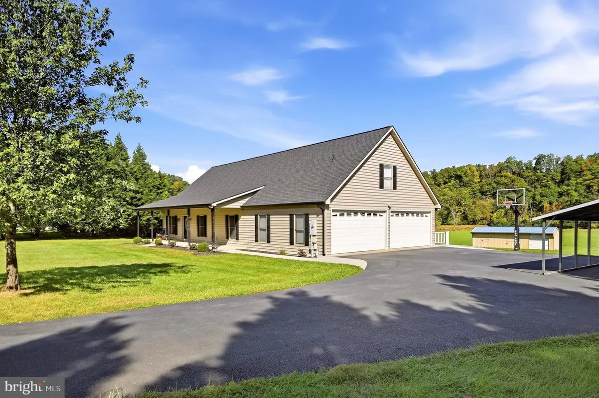 858 Abbie Ln, Kearneysville, WV 25430 - #1