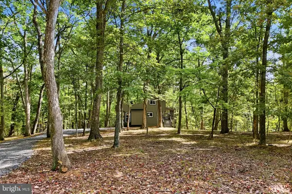 33 Wigwam Ct, HEDGESVILLE, WV 25427