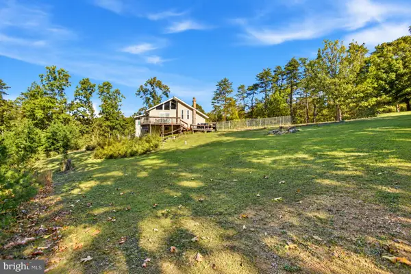 241 Trough Hill Dr, BUNKER HILL, WV 25413