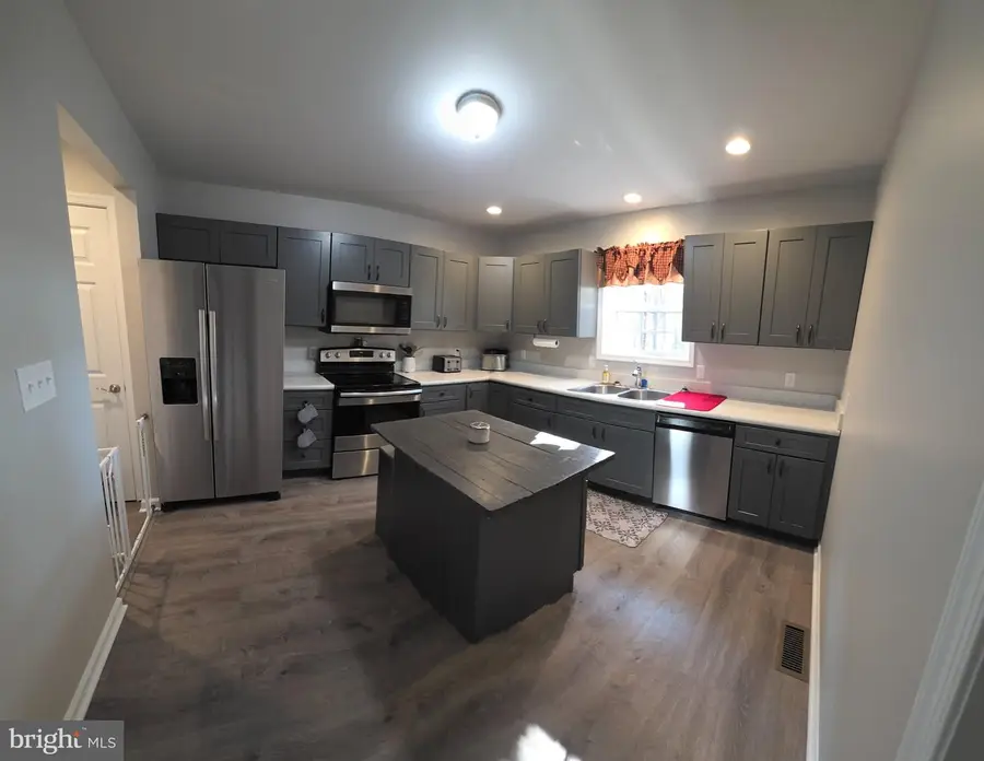 250 Cressen Dr, Gerrardstown, WV 25420 - #2