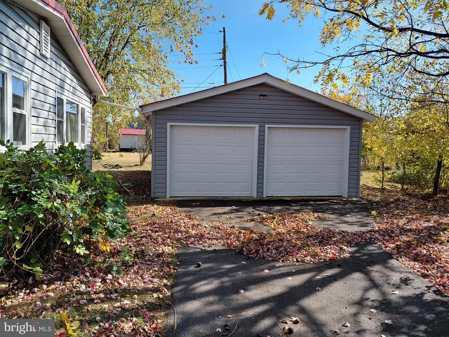 11 Trenton St, Petersburg, WV 26847 - Image #2