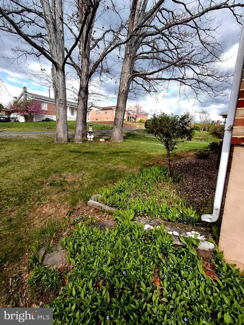 201 Woodlawn Dr, Petersburg, WV 26847 - #3