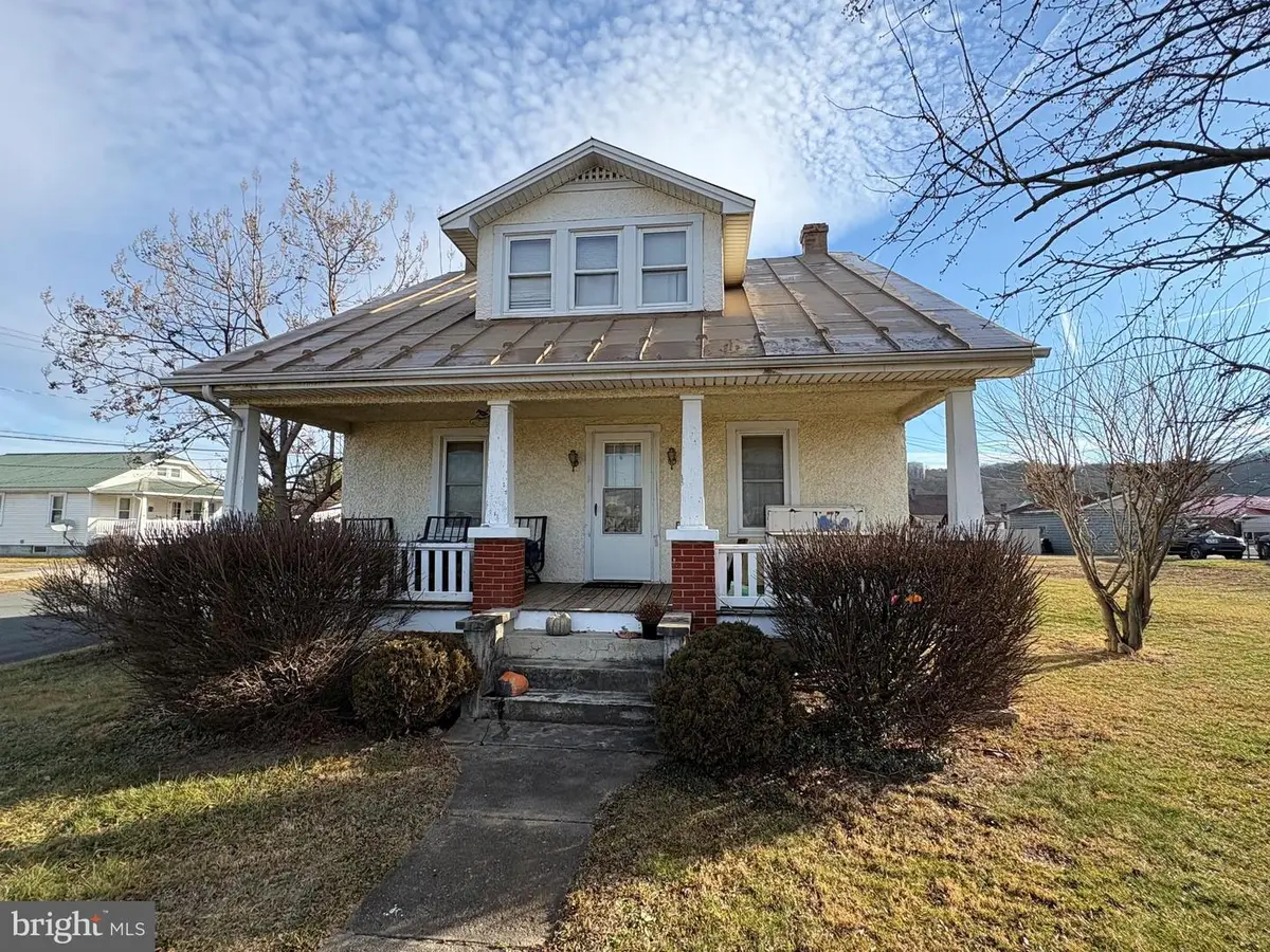 105 Central Ave, Moorefield, WV 26836 - #1