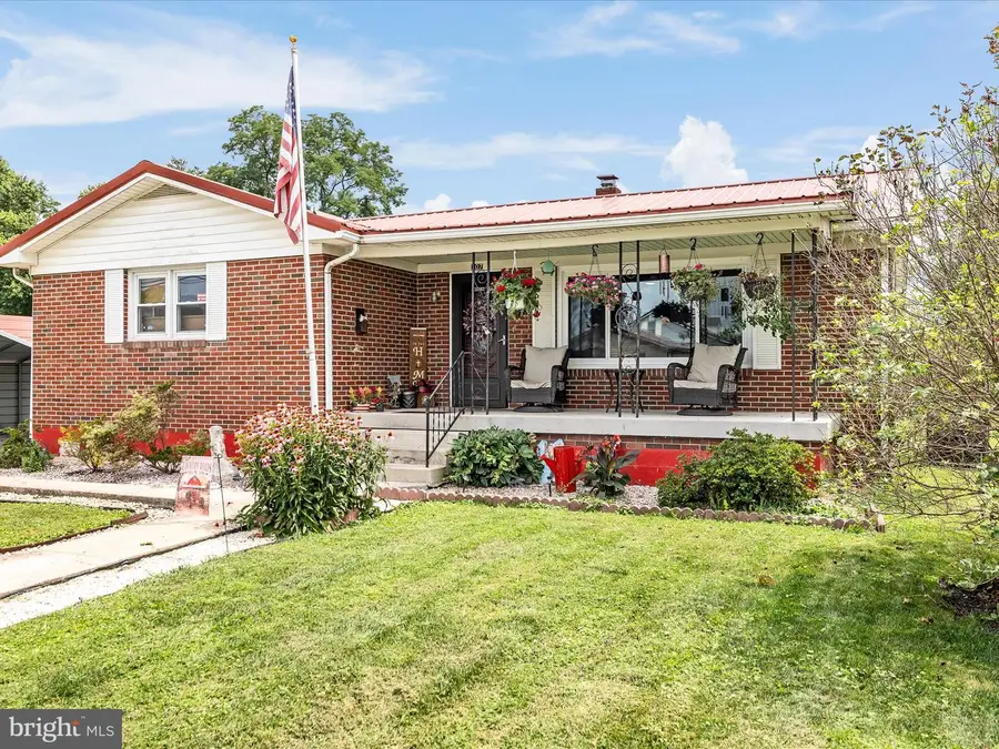 207 Clements St, Moorefield, WV 26836 - #2