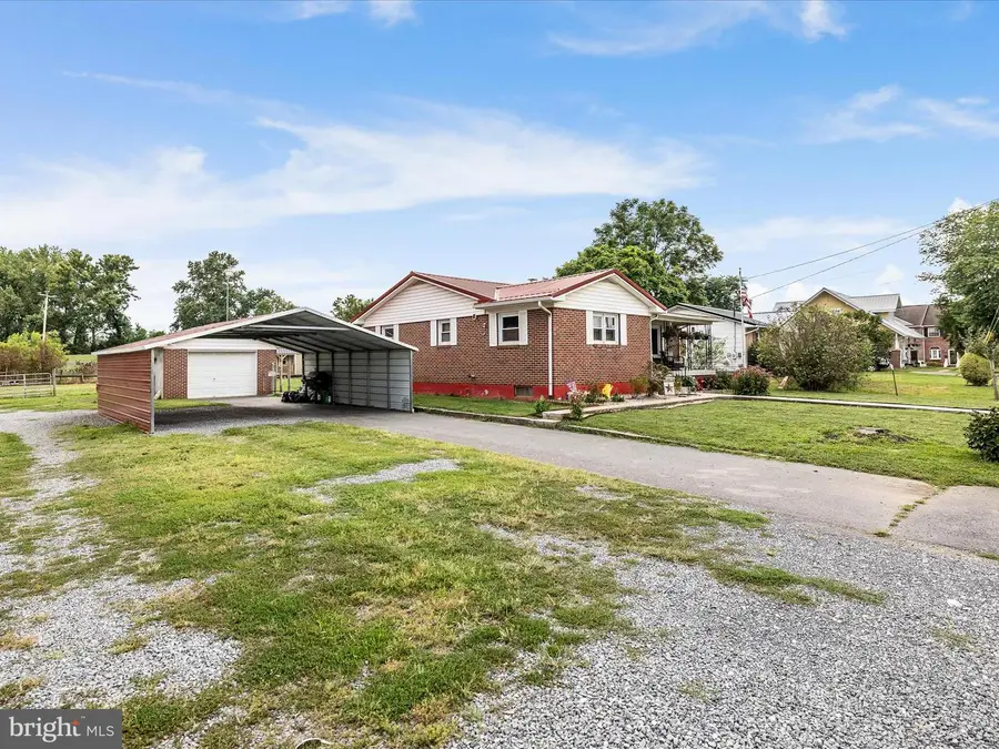 207 Clements St, Moorefield, WV 26836 - #3