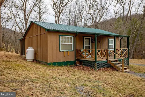 49 Mountain Top Rd, MATHIAS, WV 26812