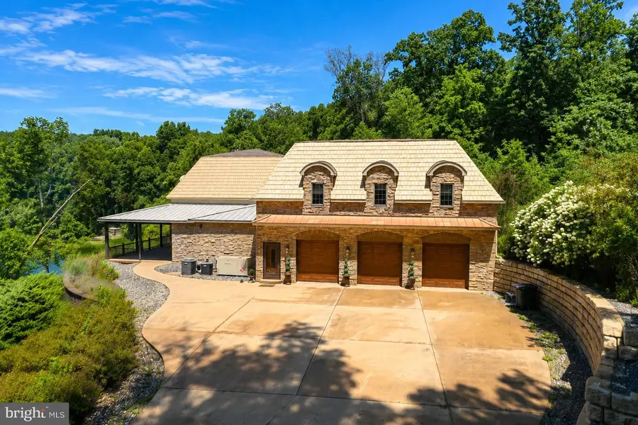 308 Diamond Cove Rd, Bridgeport, WV 26330 - #2