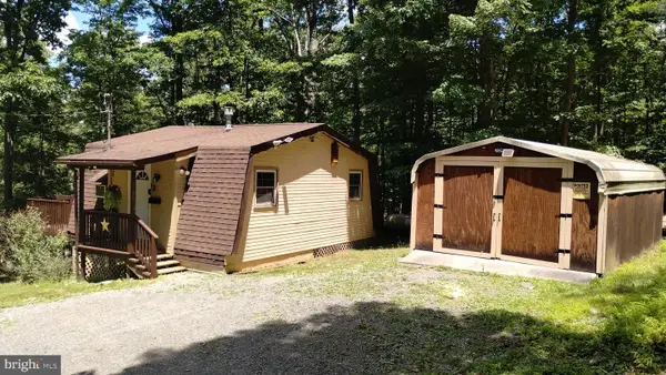 586 Cardinal View Rd, PAW PAW, WV 25434