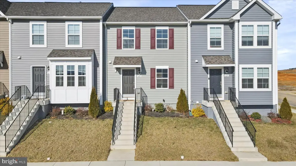 621 Lord Fairfax St, Charles Town, WV 25414 - #1