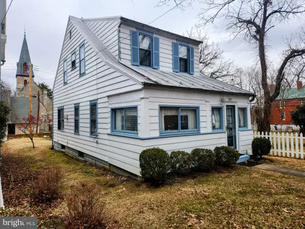 203 W New W, SHEPHERDSTOWN, WV 25443