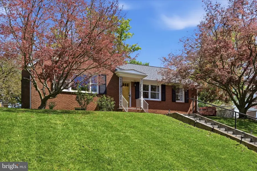 727 Morison St, Charles Town, WV 25414 - #2