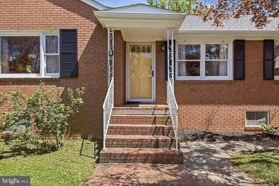 727 Morison St, Charles Town, WV 25414 - #3