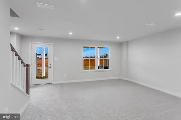 1729 Destrier St, RANSON, WV 25438