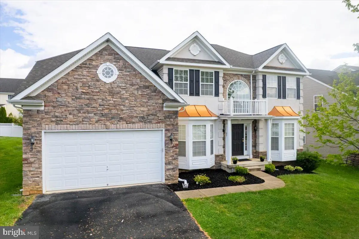 27 Sparkling Brook Rd, Ranson, WV 25438 - #1