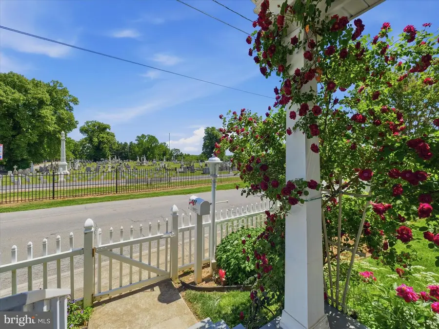 427 E Congress St, Charles Town, WV 25414 - #3