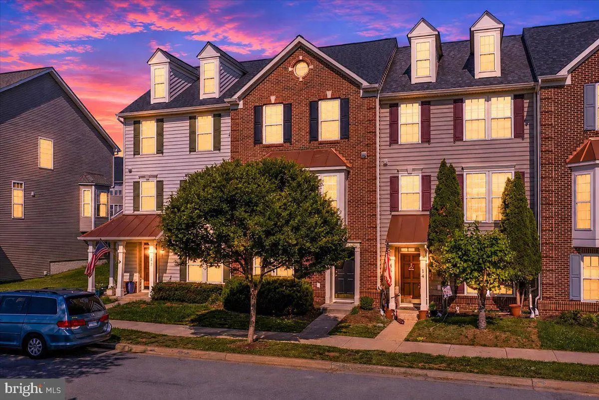 18 Davis St, Charles Town, WV 25414 - #1