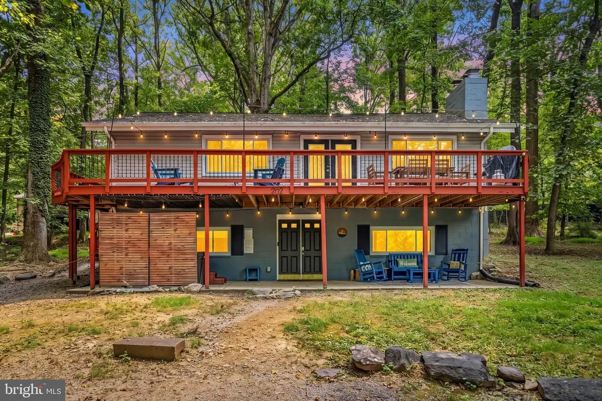 202 Huckleberry Ln, Harpers Ferry, WV 25425 - #1