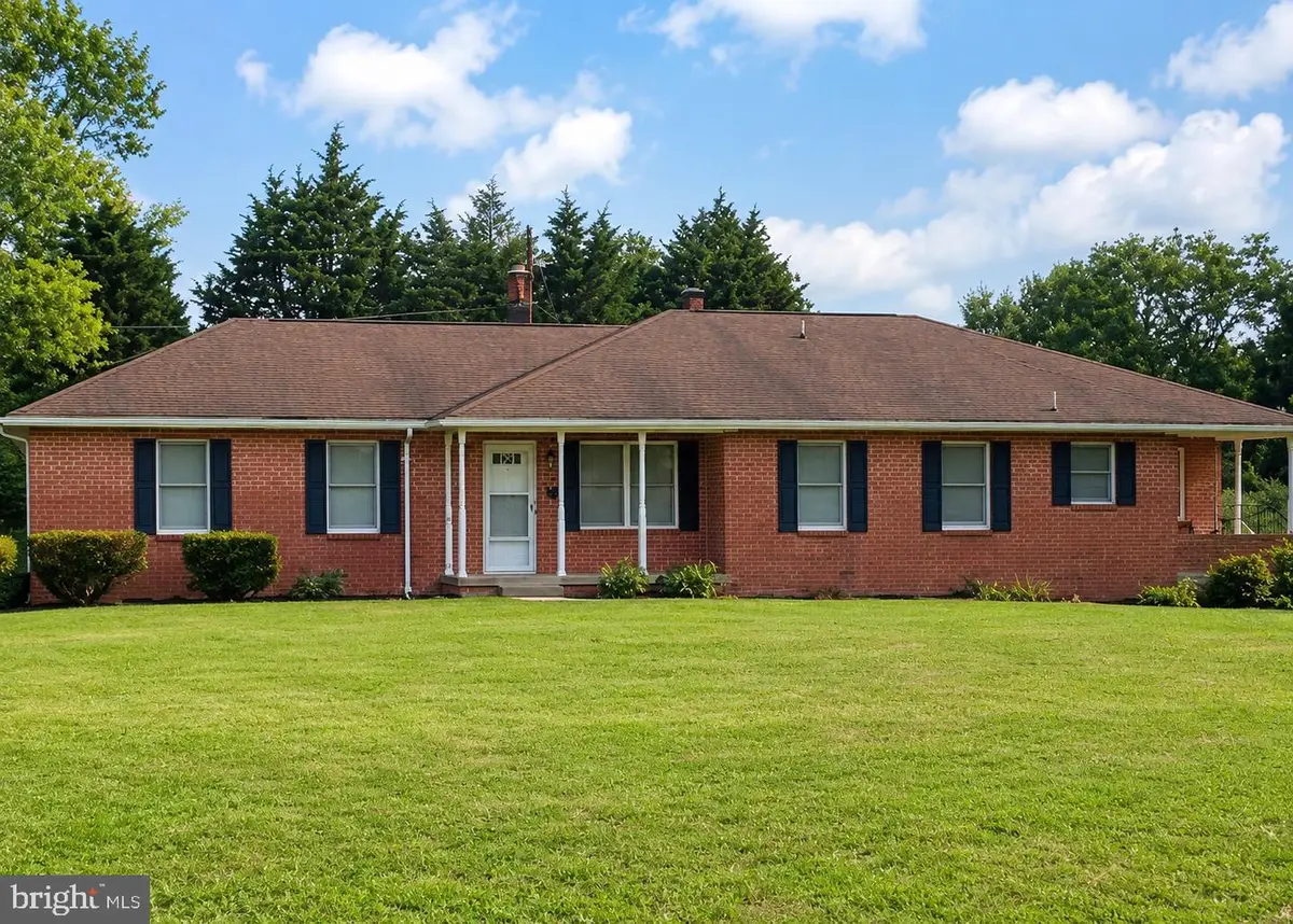 108 Cherry Hill Farm Dr, Kearneysville, WV 25430 - #1