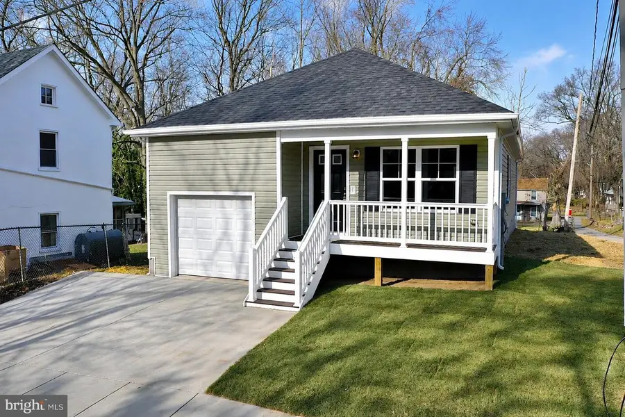 528 E North St, Charles Town, WV 25414 - #2