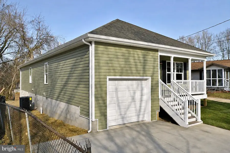 528 E North St, Charles Town, WV 25414 - #3