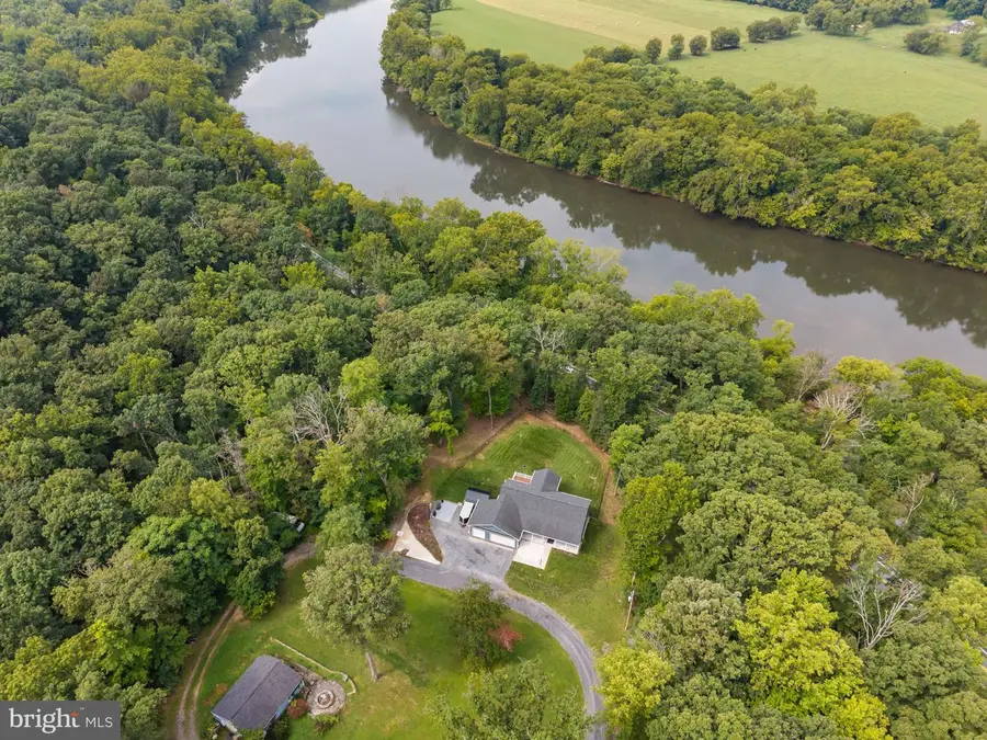 19 Red Bird Ln, Harpers Ferry, WV 25425 - #2