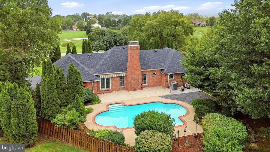 323 Eastland Dr, Charles Town, WV 25414 - #2