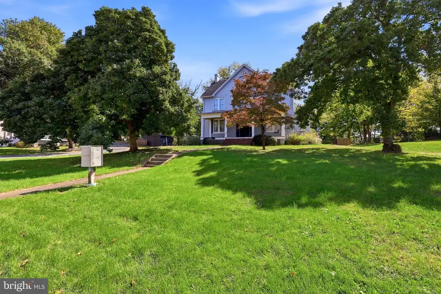 525 E Washington St, Charles Town, WV 25414 - #2
