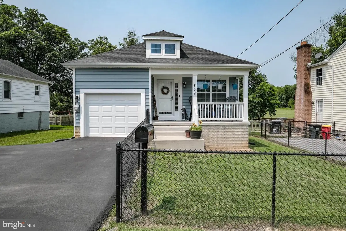839 Jefferson Ave, Charles Town, WV 25414 - #1