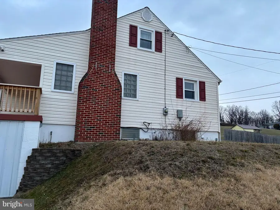 15 Dawn St, Fort Ashby, WV 26719 - #3