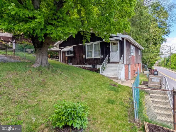 460 Armstrong St, KEYSER, WV 26726