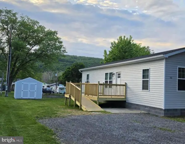 30 S Skyline Dr, RIDGELEY, WV 26753
