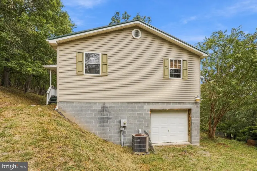 523 Pinepointe Dr, Keyser, WV 26726 - #2
