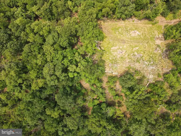 4 Blumb Lane, GREAT CACAPON, WV 25422