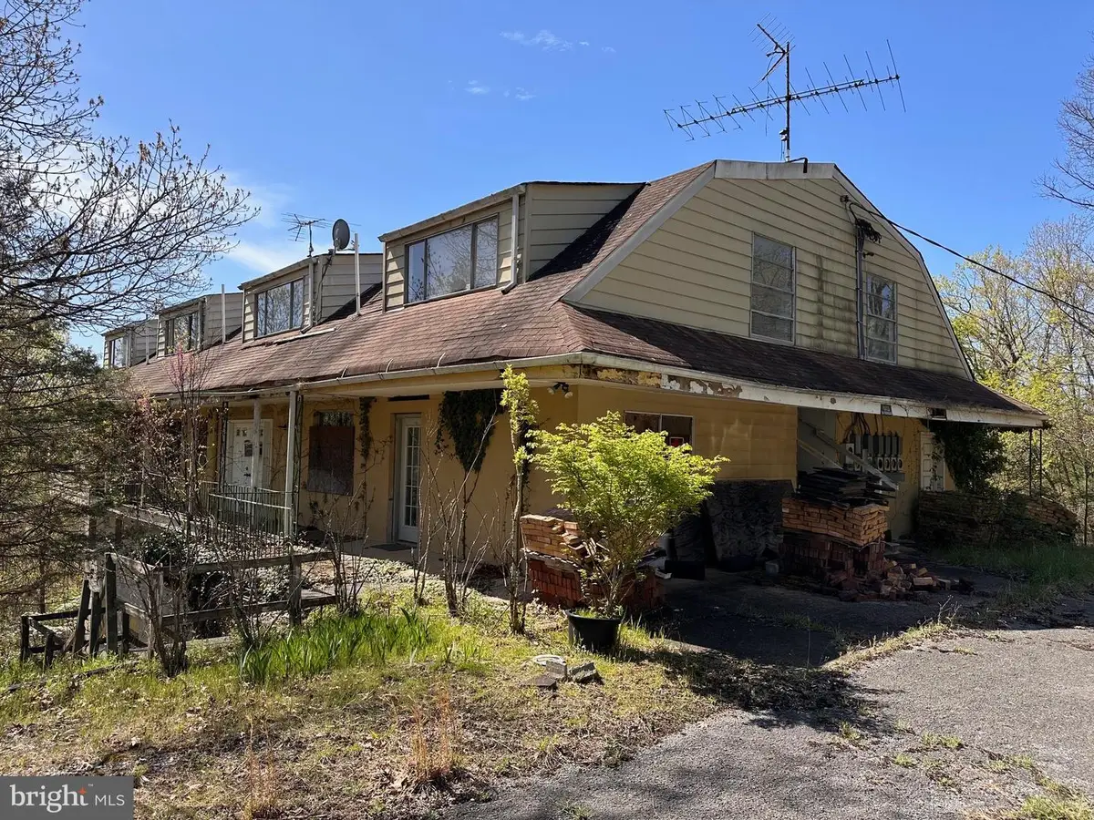 281 Misty Ln, Berkeley Springs, WV 25411 - Image #1