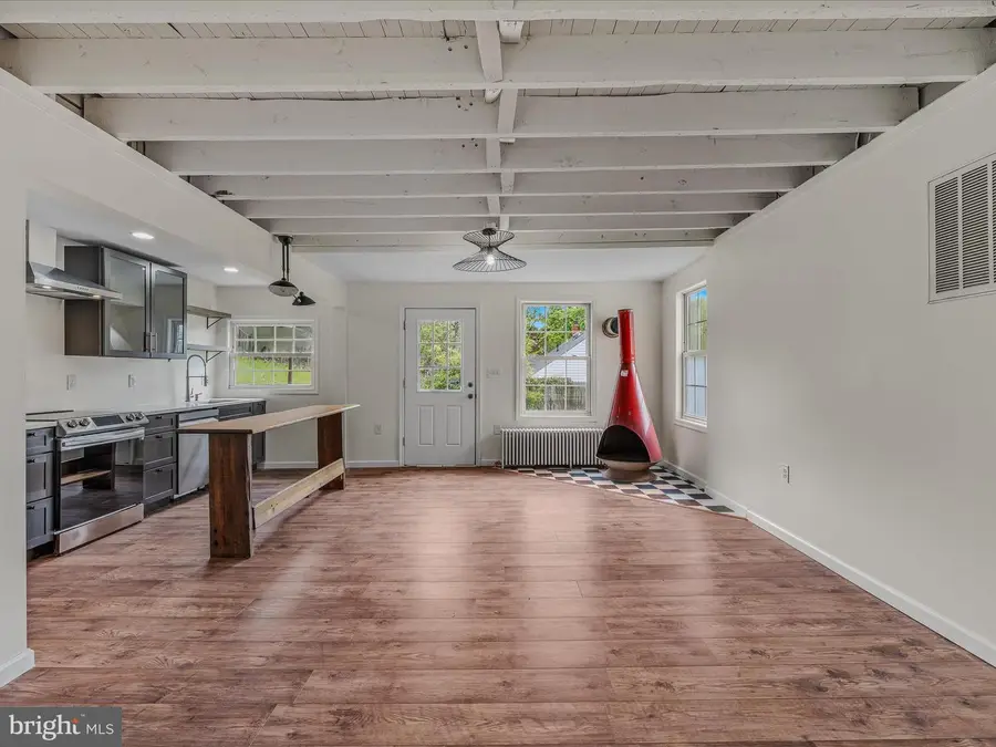 151 S Laurel Ave, Berkeley Springs, WV 25411 - Image #2