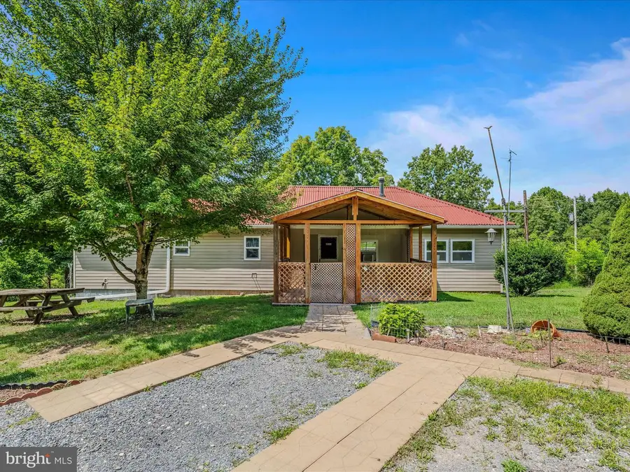 564 Shade Ln, Berkeley Springs, WV 25411 - Image #3