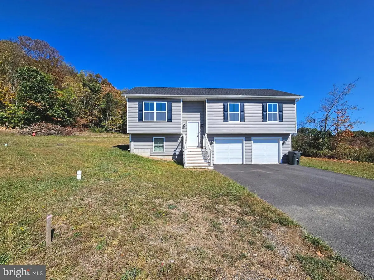 47 Bobbi Ct, Berkeley Springs, WV 25411 - Image #1